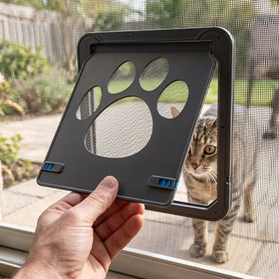 Chatière moustiquaire avec verrouillage manuel pour chat
